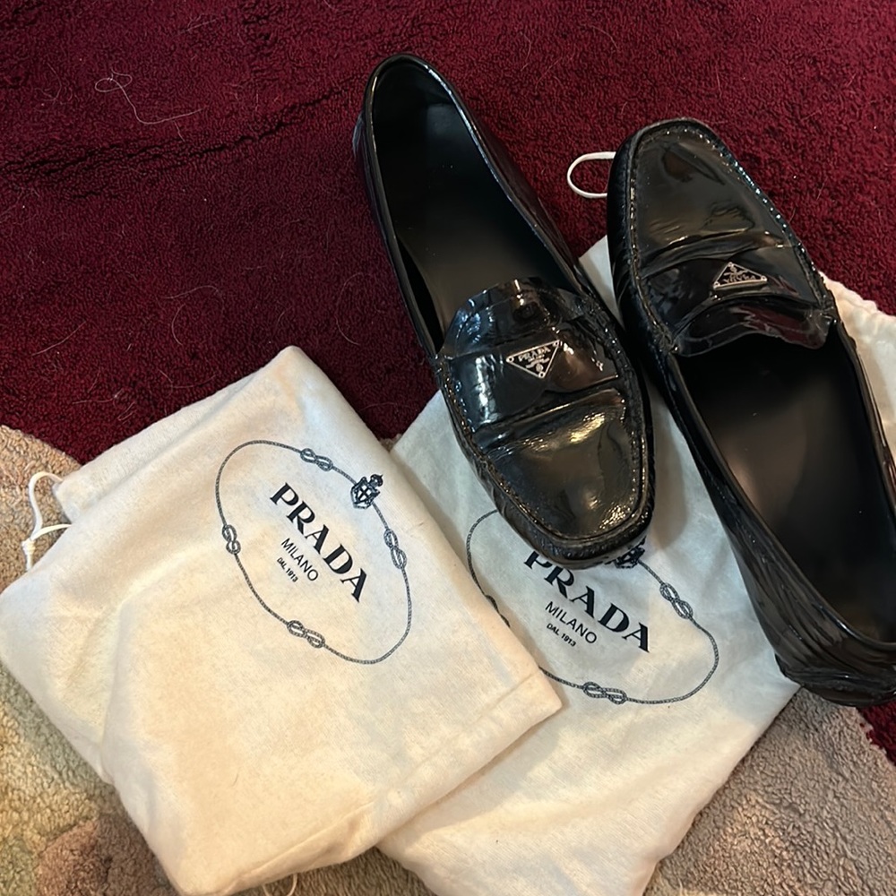 PRADA driving loafer.